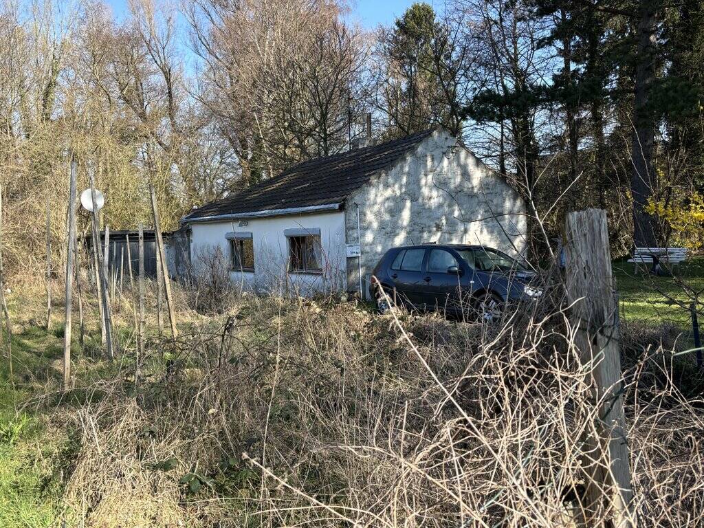 Kleines, sanierungsbedürftiges Einfamilienhaus auf schönem Grundstück