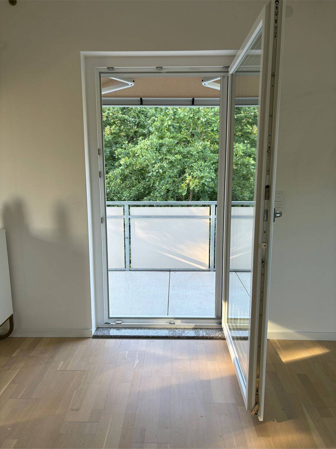 N-Ziegelstein: Schicke Zwei-Zimmer-Wohnung mit Balkon, Einbauküche und Kfz-Stellplatz! – Nürnberg – Vorschaubild 3