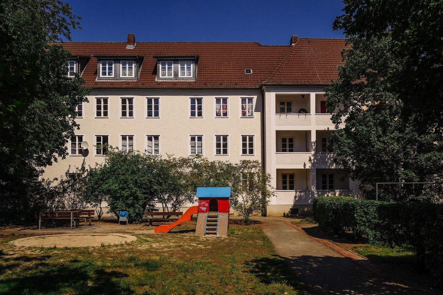 Großes Zimmer 23,56 m² innerhalb einer 4er-WG // 2.OG links – Wolfsburg – Vorschaubild 9
