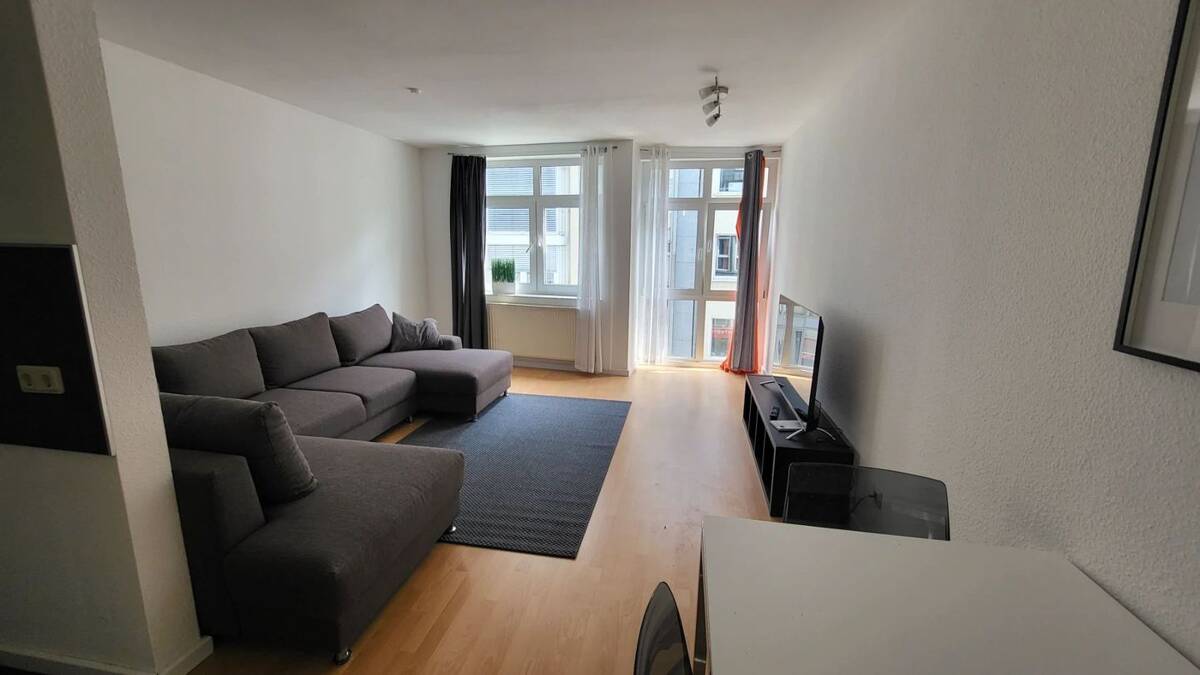 Bezugsfertige möblierte Zwei-Zimmer Wohnung in Köln Altstadt-Nord – 50668 Köln – Bild 1 von 9