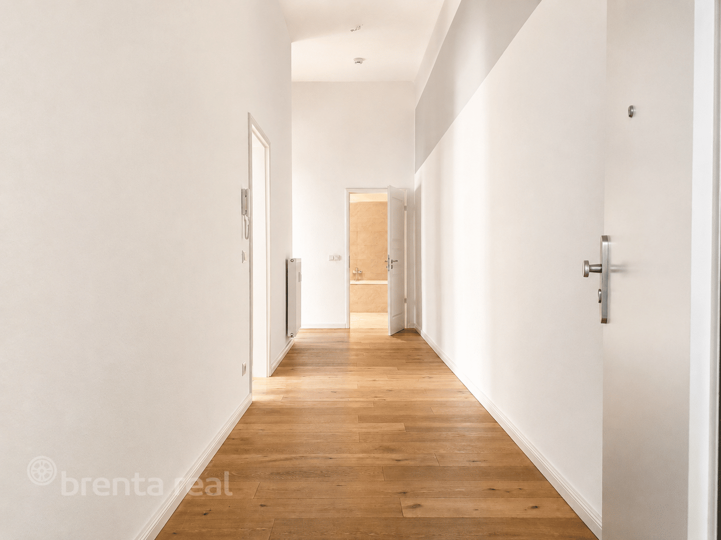Denkmalsanierte 3-Zimmer-Wohnung mit Balkon und Stellplatz – Berlin – Vorschaubild 4