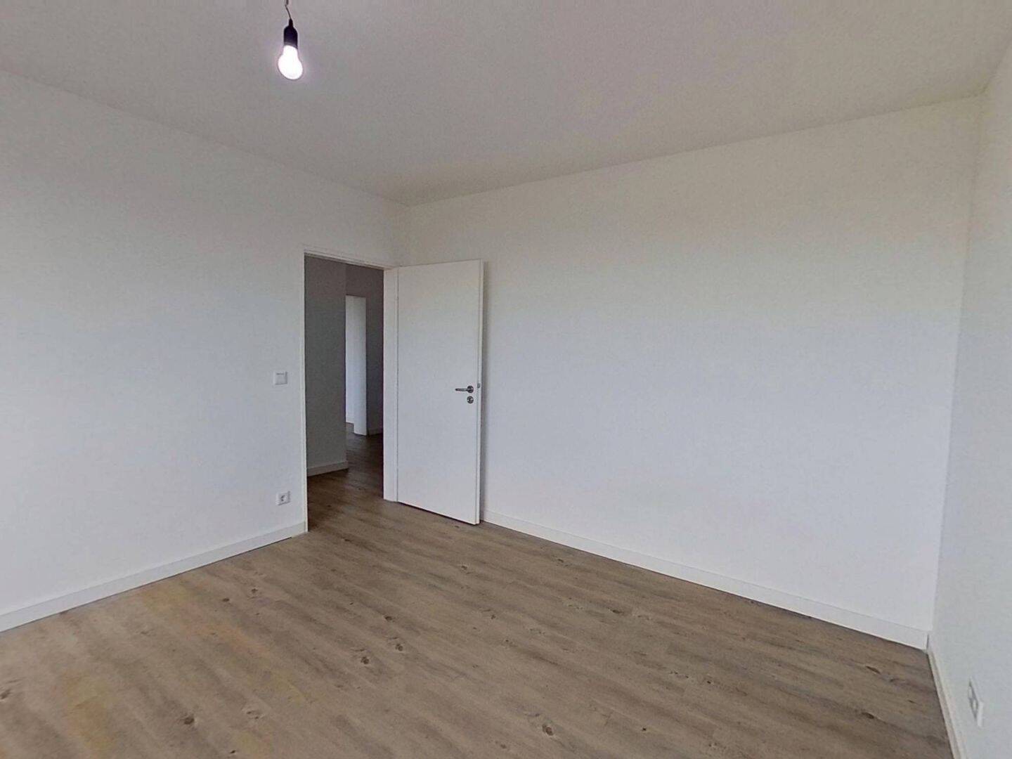 Modernes Wohnen mit Weitblick: Helle 2-Zimmer-Wohnung mit Loggia und Wannenbad – Lübeck – Vorschaubild 5