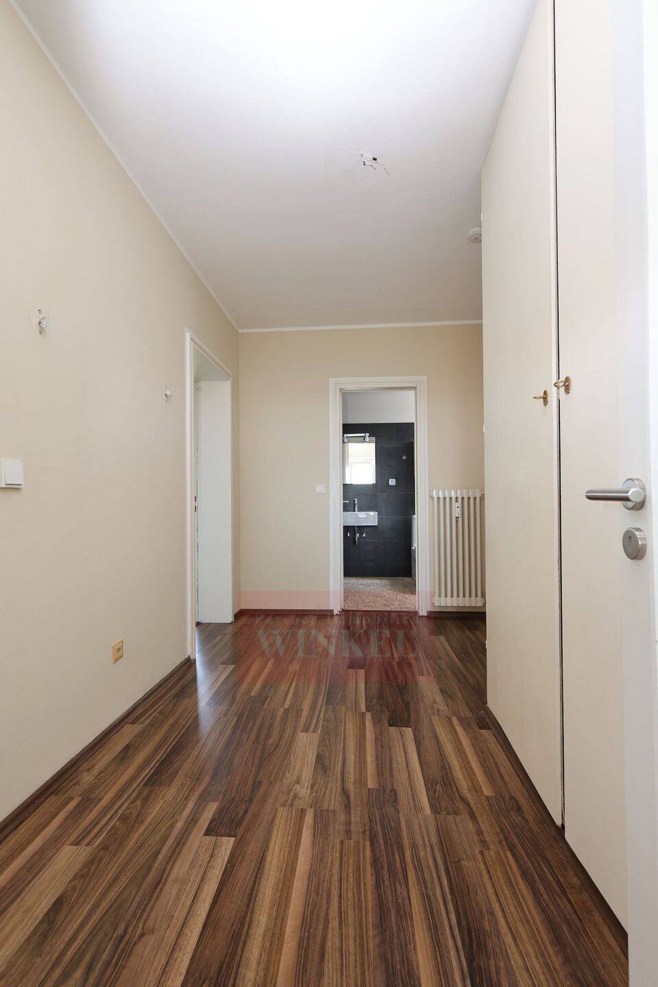 2-ZIMMERWOHNUNG MIT EINBAUKÜCHE, STELLPLATZ & BALKON -leerstehend- – Bonn – Vorschaubild 3