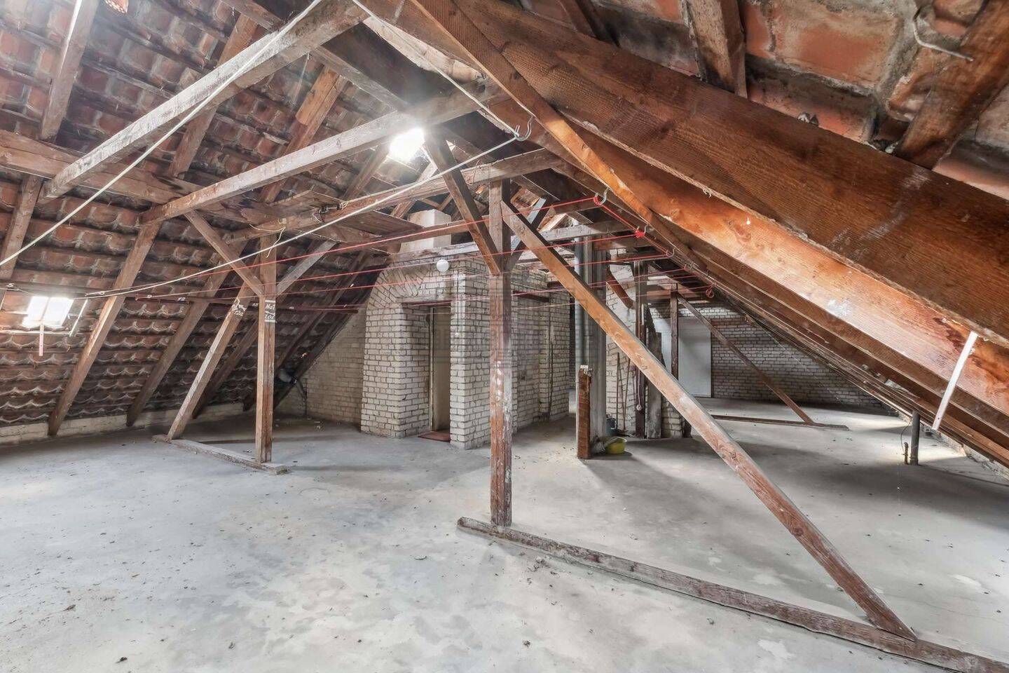 Ausbaupotenzial über den Dächern der Stadt - Gestalten Sie Wohnraum nach Ihren Vorstellungen – Hamburg – Vorschaubild 4