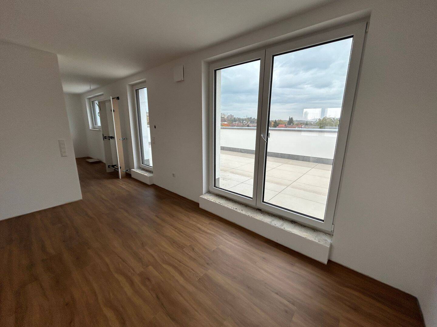 Großzügiges Wohnhaus mit gehobener Ausstattung in Würzburg/Lengfeld sehr ruhig u. naturnah gelegen – Würzburg – Vorschaubild 4