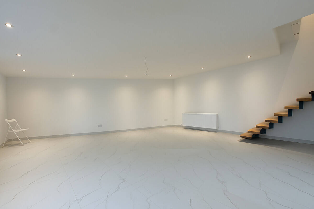 Hochwertig saniertes Einfamilienhaus! Fünf Zimmer für modernes Familienleben – Sarstedt – Vorschaubild 3