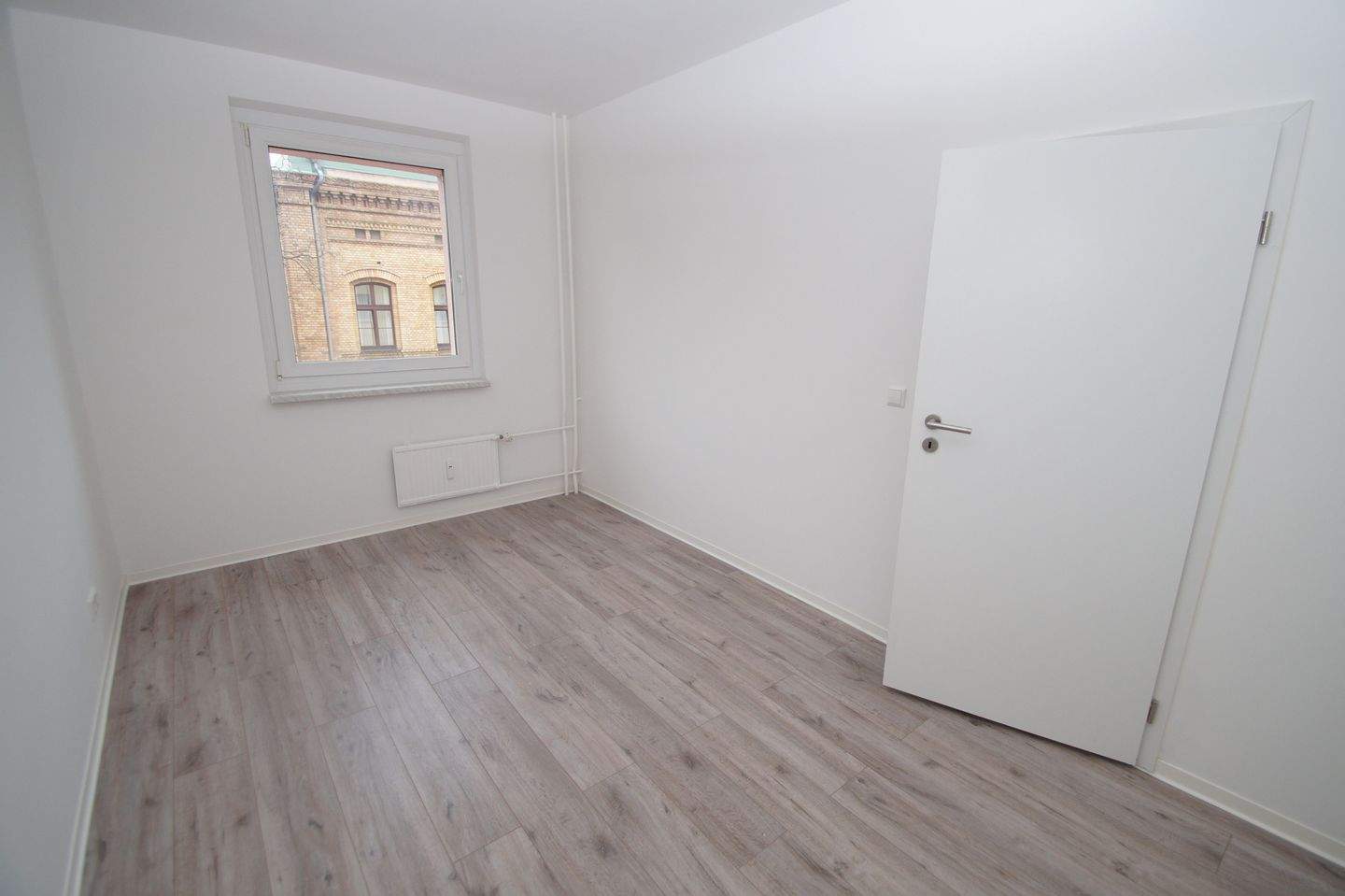4-Zimmer-Wohnung mit BALKON, Bad mit Badewanne – Magdeburg – Vorschaubild 5