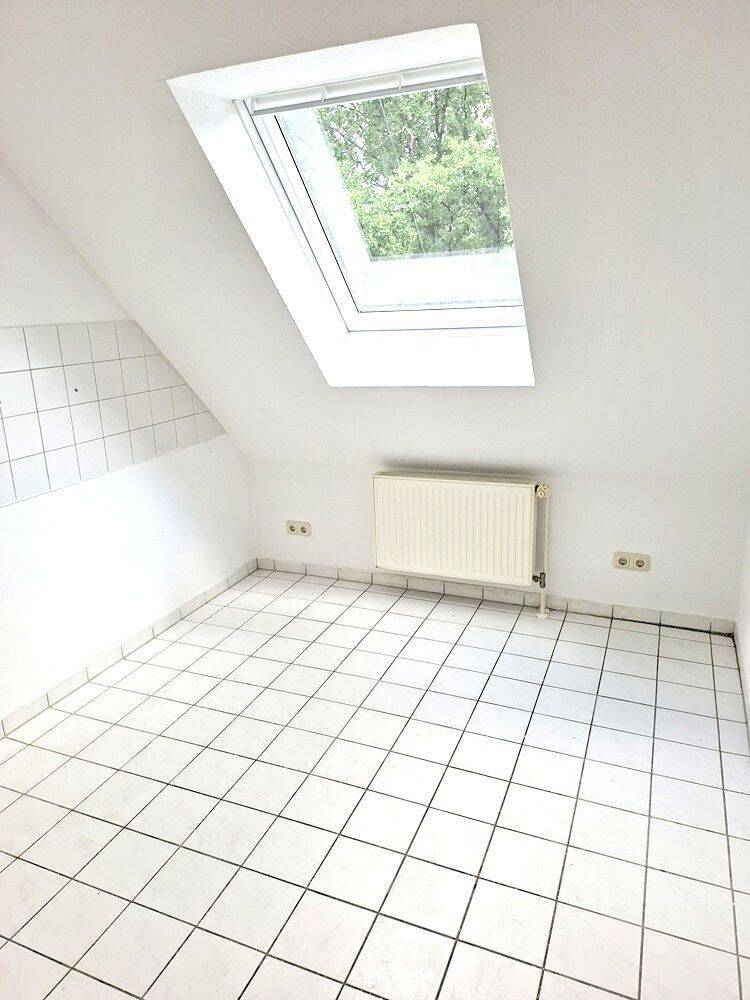 !! Dachgeschoss, 3-Zimmer-Wohnung mit Laminat und Aufzug !! – Chemnitz – Vorschaubild 7