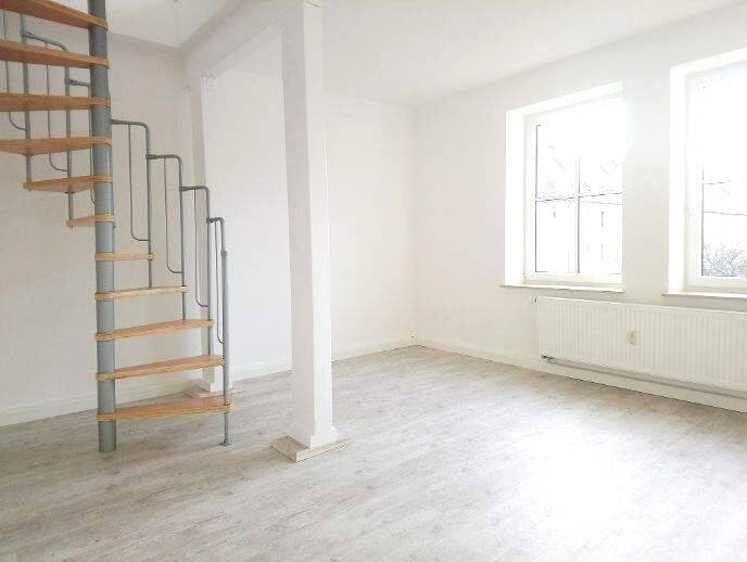 !! 4-Zimmer-Maisonettewohnung mit 2 Bädern und 2 Balkonen !!