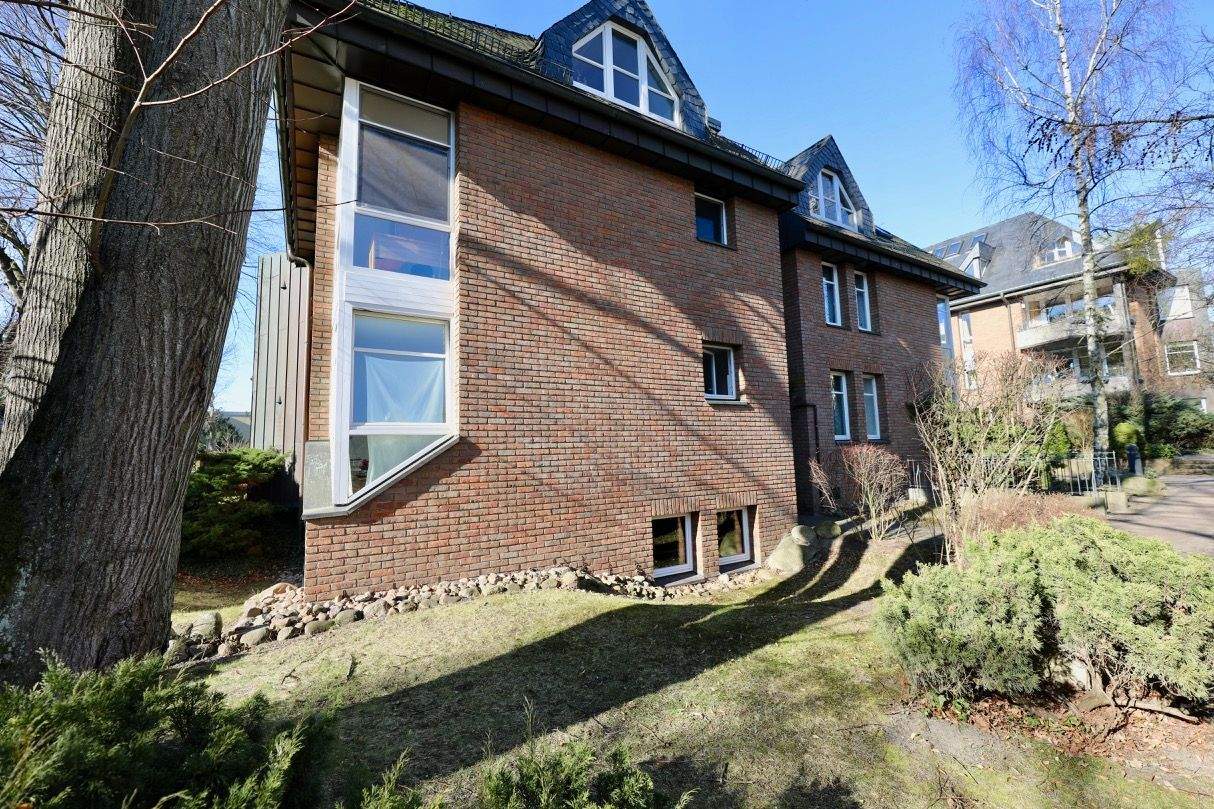 SOLIDE BAUSUBSTANZ, TERRASSE, GARTENBEREICH & GARAGE - RUHIGE LAGE - ZUR ZEIT VERMIETET – Berlin – Vorschaubild 7