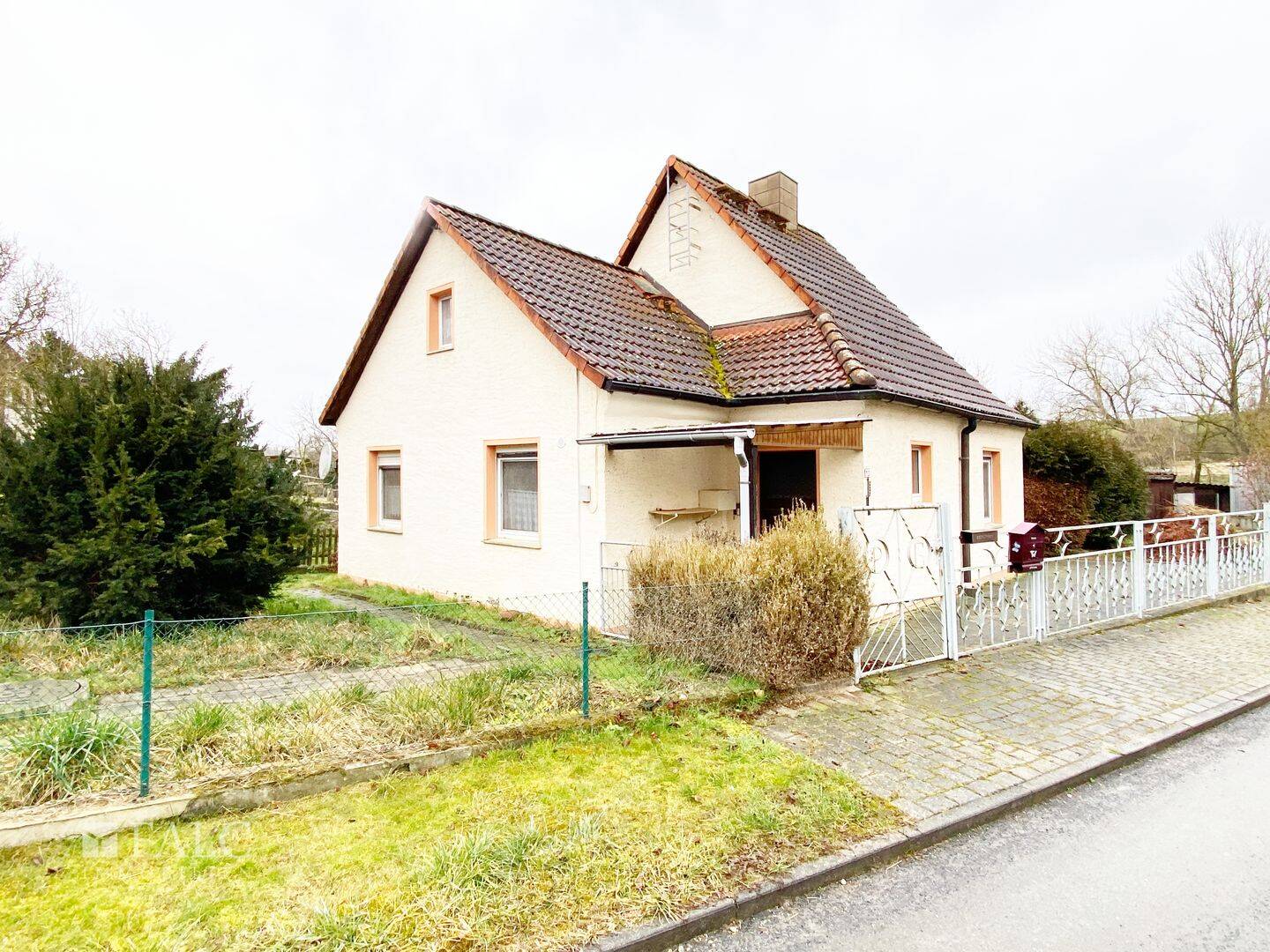 Kompaktes Haus Nähe Naumburg und Osterfeld mit viel Garten und Natur rundum - KfW55-Standard möglich – Mertendorf – Vorschaubild 2