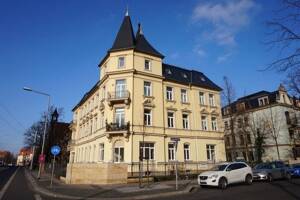 Helle Wohnung mit Gartenanteil, Parkettboden und offener Küche