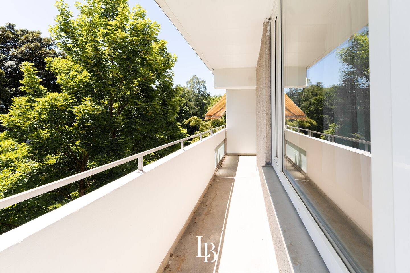 Modern wohnen in München: Renovierte 3-Zimmer-Wohnung mit Balkon, Küche & Aufzug – München – Vorschaubild 2