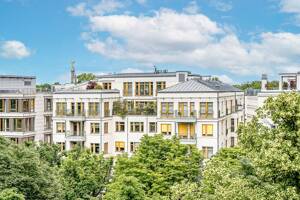 A waterfront penthouse with a mezzanine for those who appreciate architecture and discretion