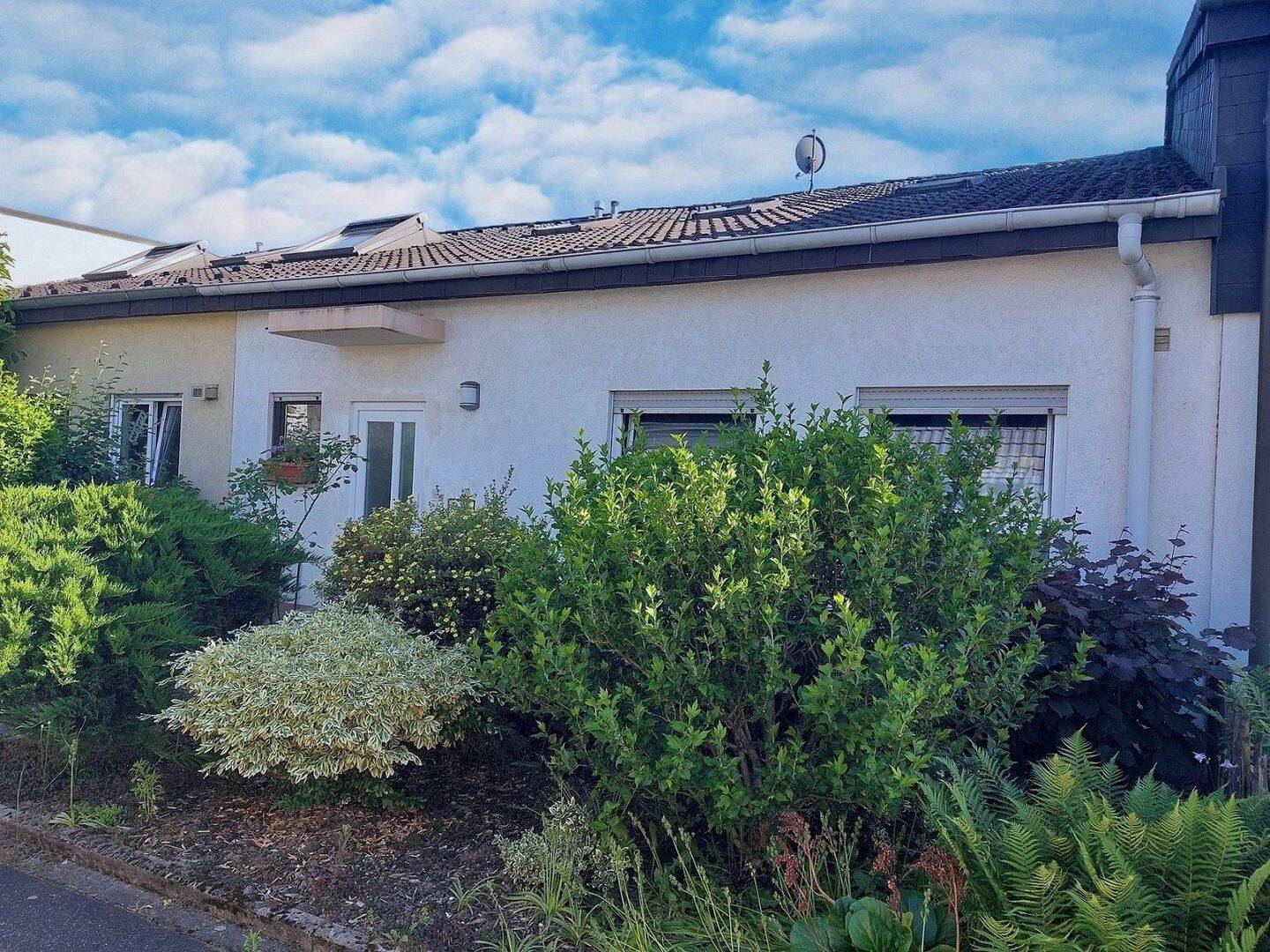 Reihenmittelhaus in ruhiger Wohngegend in Ettlingen! – Ettlingen – Bild 1 von 6