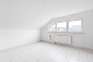 Geräumige DHH auf 155 m2, 5 Z. in Köln mit Garage und großem Südwest-Garten, laufend gepflegt. – 51107 Köln – Vorschaubild 9