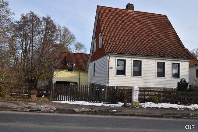 Sehr gemütliches Einfamilienhaus mit grossem ebenerdigen Grundstück im schönen Bad Sachsa OT Neuhof – Bad Sachsa – Bild 1 von 9