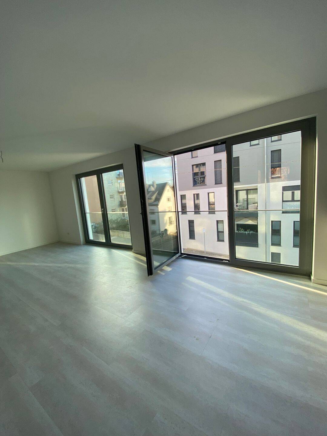 2 Zimmer Wohnung mit Einbauküche und Badausstattung – Saarbrücken – Vorschaubild 6