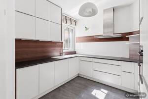 Stilvolle Erdgeschosswohnung mit Privatgarten in begehrter Lage von München-Solln – 81479 München – Vorschaubild 9