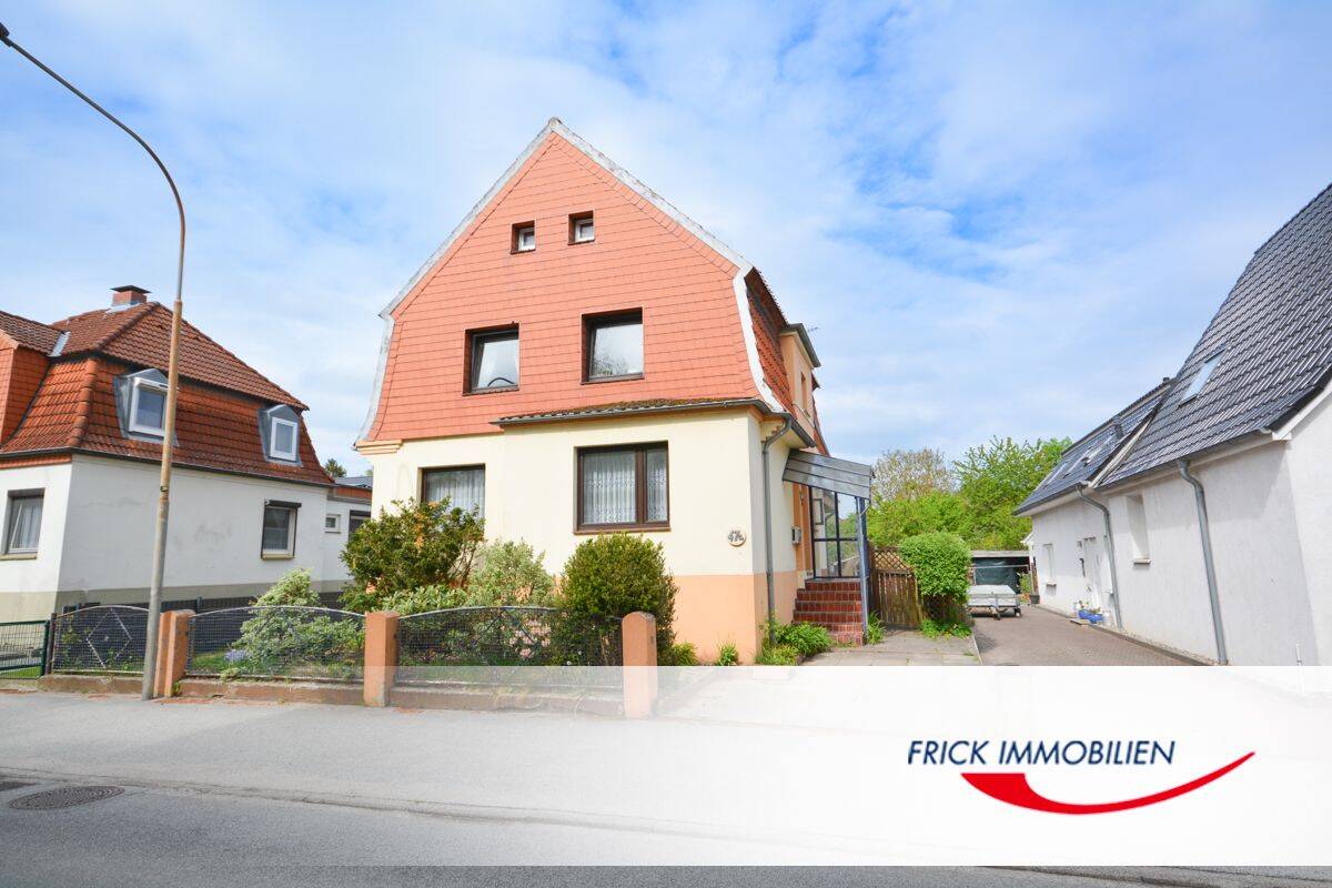 Ein- / Zweifamilienhaus mit Garten und Keller in zentraler Lage