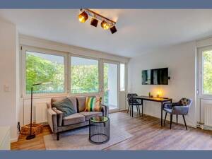 Möbliert: Großzügige 1-Zimmer Wohnung mit Balkon – 80997 München – Vorschaubild 1