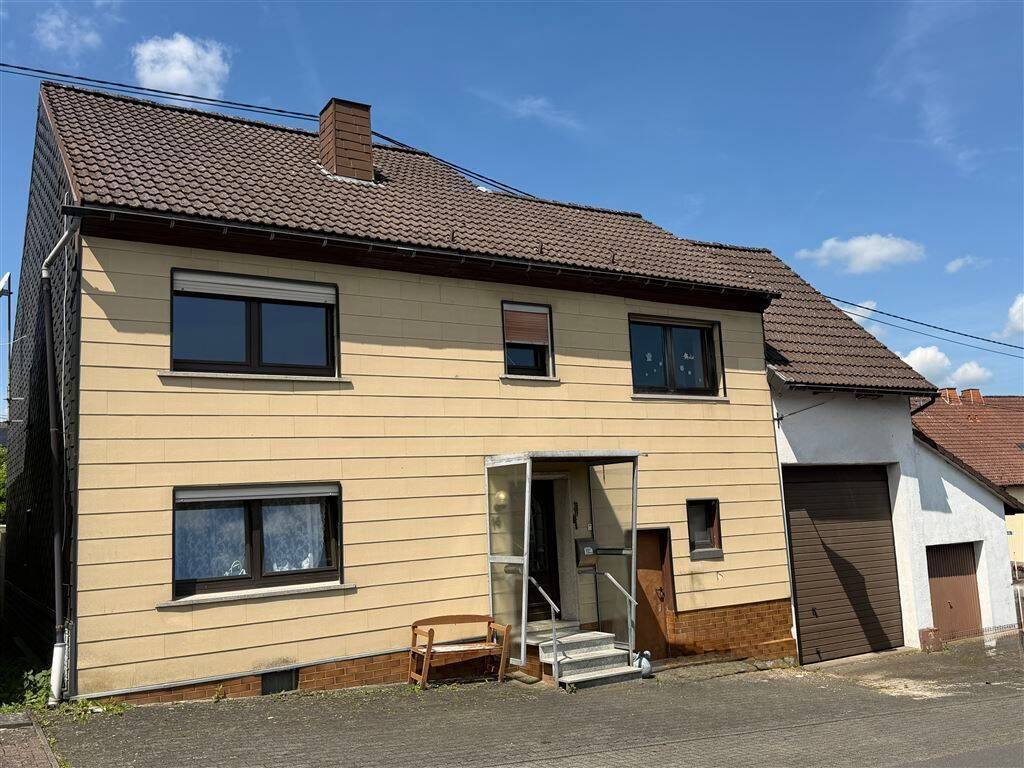 Bellingen, Großzügiges Wohnhaus inkl. Garage, großer Scheune und Garten!