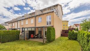 Familientraum mit neuer Küche, gemütlichem Garten & Dachterrasse - modernes Reihenendhaus zum Wohlfühlen