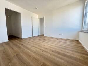 Traumhafte 2,5 -Zimmer-Wohnung mit Ankleidebereich – 89231 Neu-Ulm – Vorschaubild 3