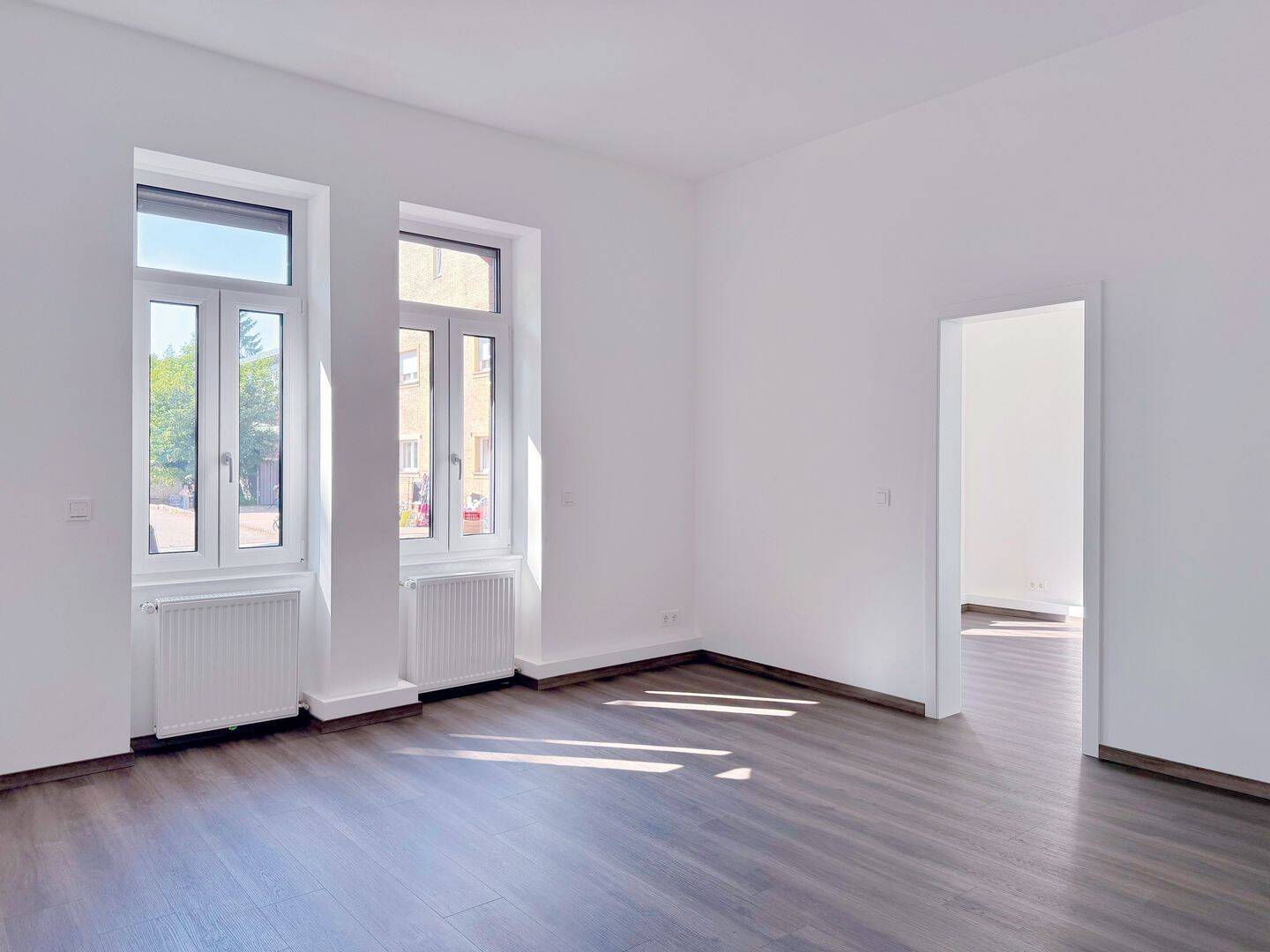 Erstbezug! Sonnige und großzügige 2-Zimmer-Altbauwohnung im Hochparterre. – Karlsruhe – Vorschaubild 2