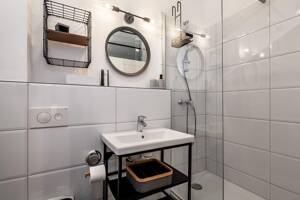 Ab AUGUST frei: Saniert u. Möbliert, Apartments in Kiel – 24113 Kiel – Vorschaubild 8