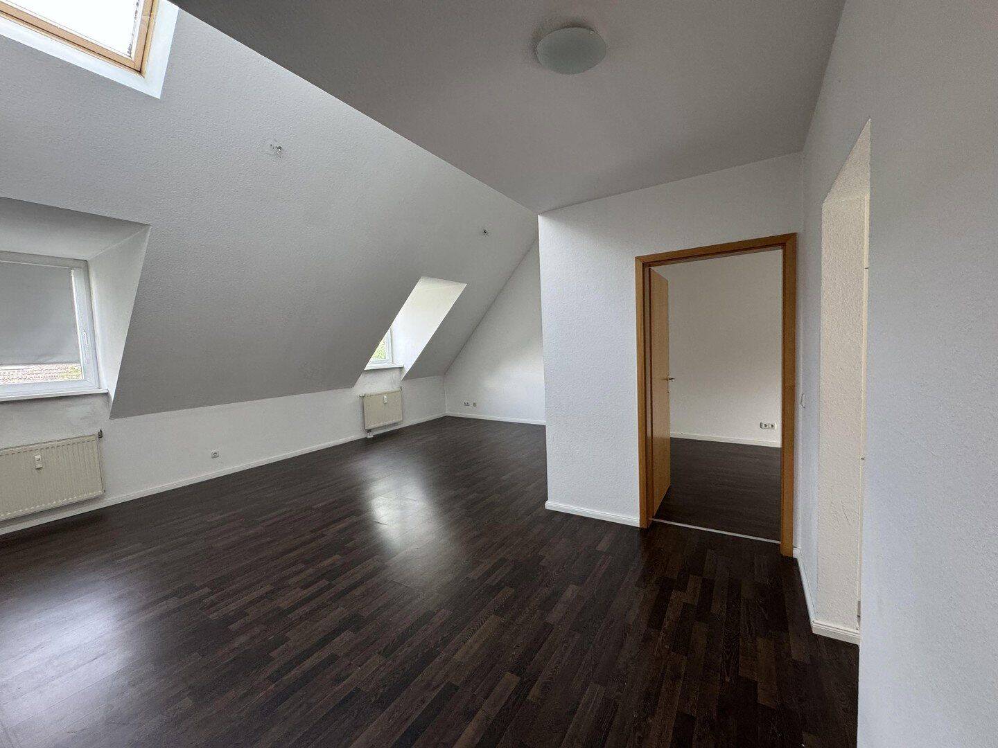 stilvolle 2-Zimmer-DG-Wohnung mit beeindruckender Raumhöhe - zentral in Mz-Kastel, von privat – Wiesbaden – Vorschaubild 4
