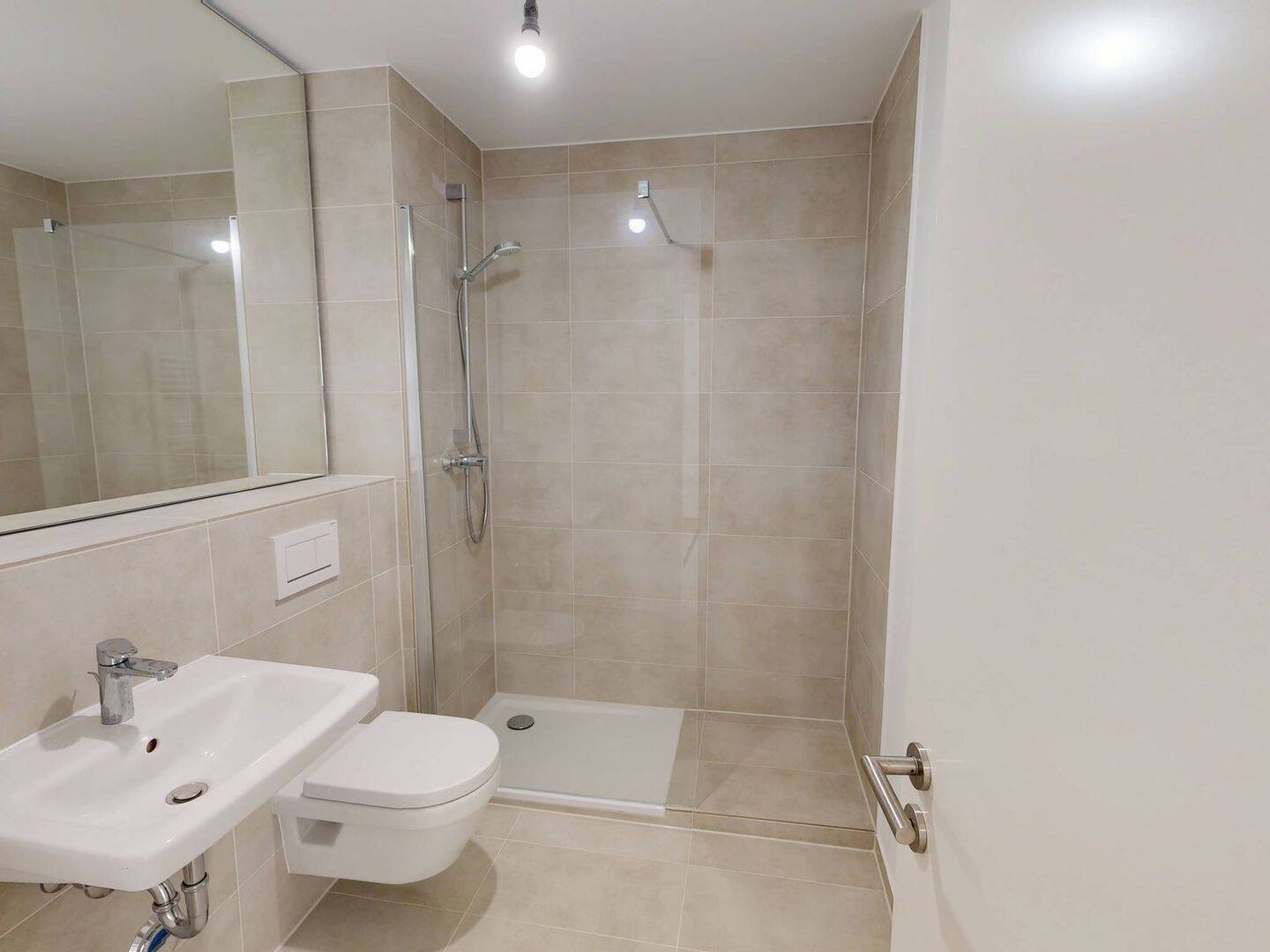 Frisch saniert: 2,5-Zimmer-Wohnung mit BALKON und moderner EBK – Hamburg – Vorschaubild 9