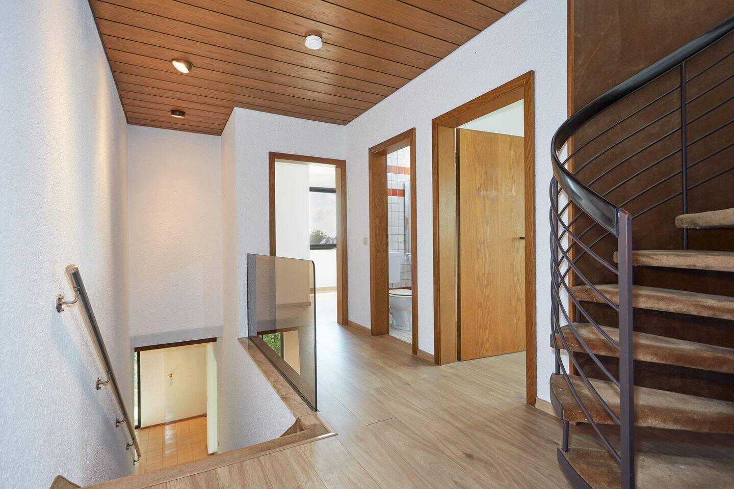 Einzigartiges Maisonette-Erlebnis mit Rheinblick, Garten und Balkonvielfalt – Düsseldorf – Vorschaubild 7