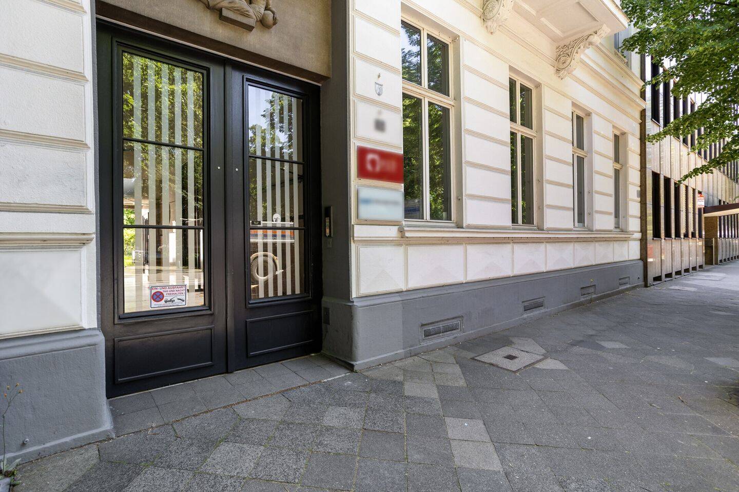 Luxuriöse sanierte Altbauwohnung in Bestlage - Mit Dachterrasse, Stellplatz und Blick ins Grüne – Düsseldorf – Vorschaubild 2