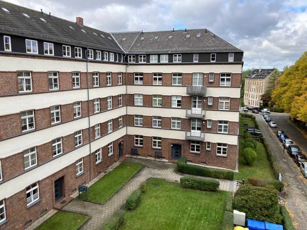Günstige 2-Zimmer mit Laminat, Balkon und Wanne in ruhiger Lage! EBK mgl.