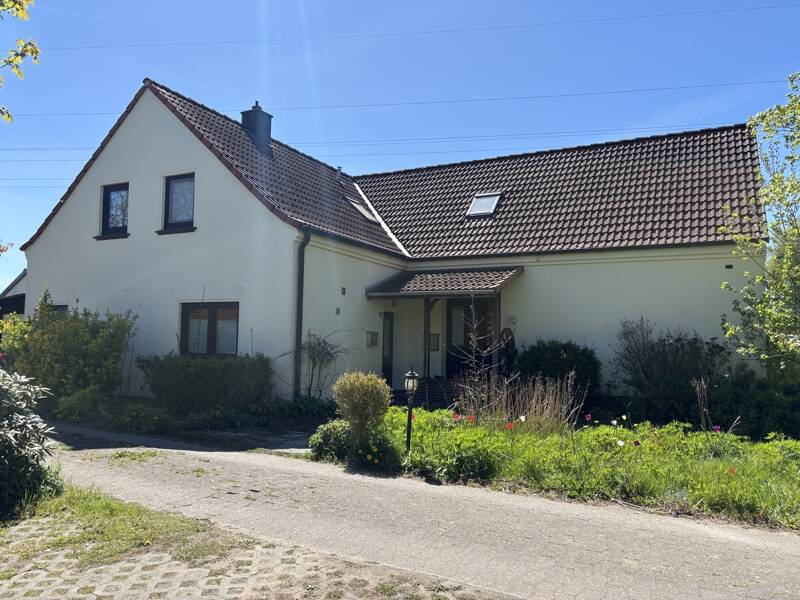 Viel Potential - Teilvermietetes Zweifamilienhaus inkl. Baugrundstück in Schwanewede!/Faktor 16 – Schwanewede – Bild 1 von 9