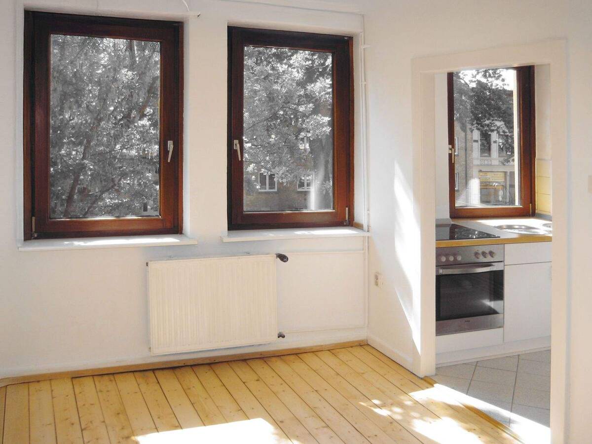 Zu verkaufen - vermietete und gut geschnittene 3-Zimmer-Wohnung im 1.OG mit Balkon ins Grüne – 22337 Hamburg – Bild 1 von 9