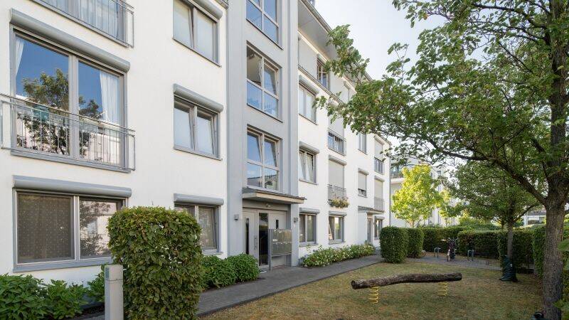 Helle neuwertige Eigentumswohnung mit eigenem Garten und Tiefgaragenstellplatz im Quartier Colonia – Köln – Vorschaubild 2