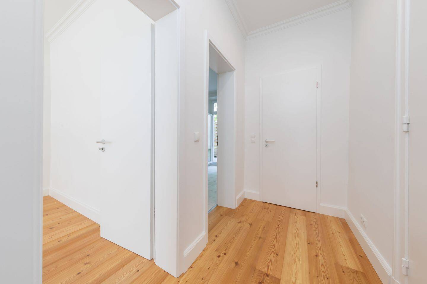 Helle 2-Zimmer-Erdgeschosswohnung mit grozügiger Terrasse in Eimsbüttel – Hamburg – Vorschaubild 2