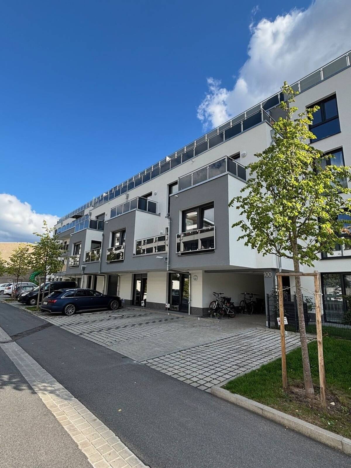 FÜR FAMILIEN! GROßZÜGIG GESCHNITTENE 4-ZIMMERWOHNUNG MIT BALKON – 90763 Fürth – Bild 1 von 9