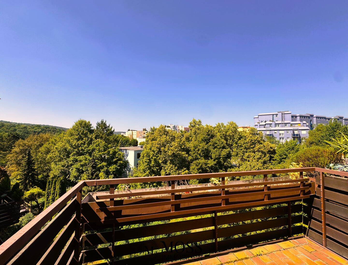 Wohnen mit Komfort: 4,5-Zimmer-Wohnung mit tollem Ausblick und TG in ruhigem Stuttgart-Weilimdorf! – Stuttgart – Vorschaubild 3