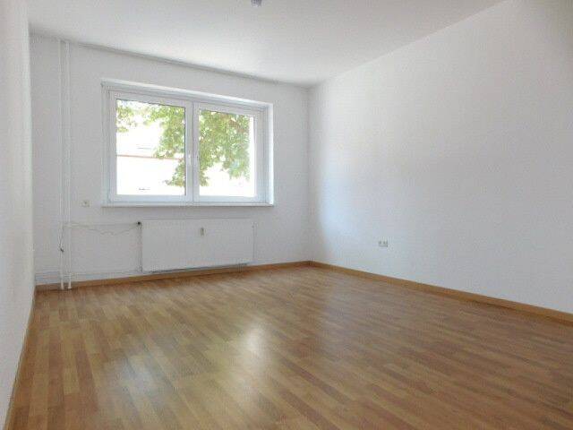 Kleine renovierte 2-Zimmerwohnung im 1. OG mit Laminat - bezugsfertig – Krefeld – Vorschaubild 4