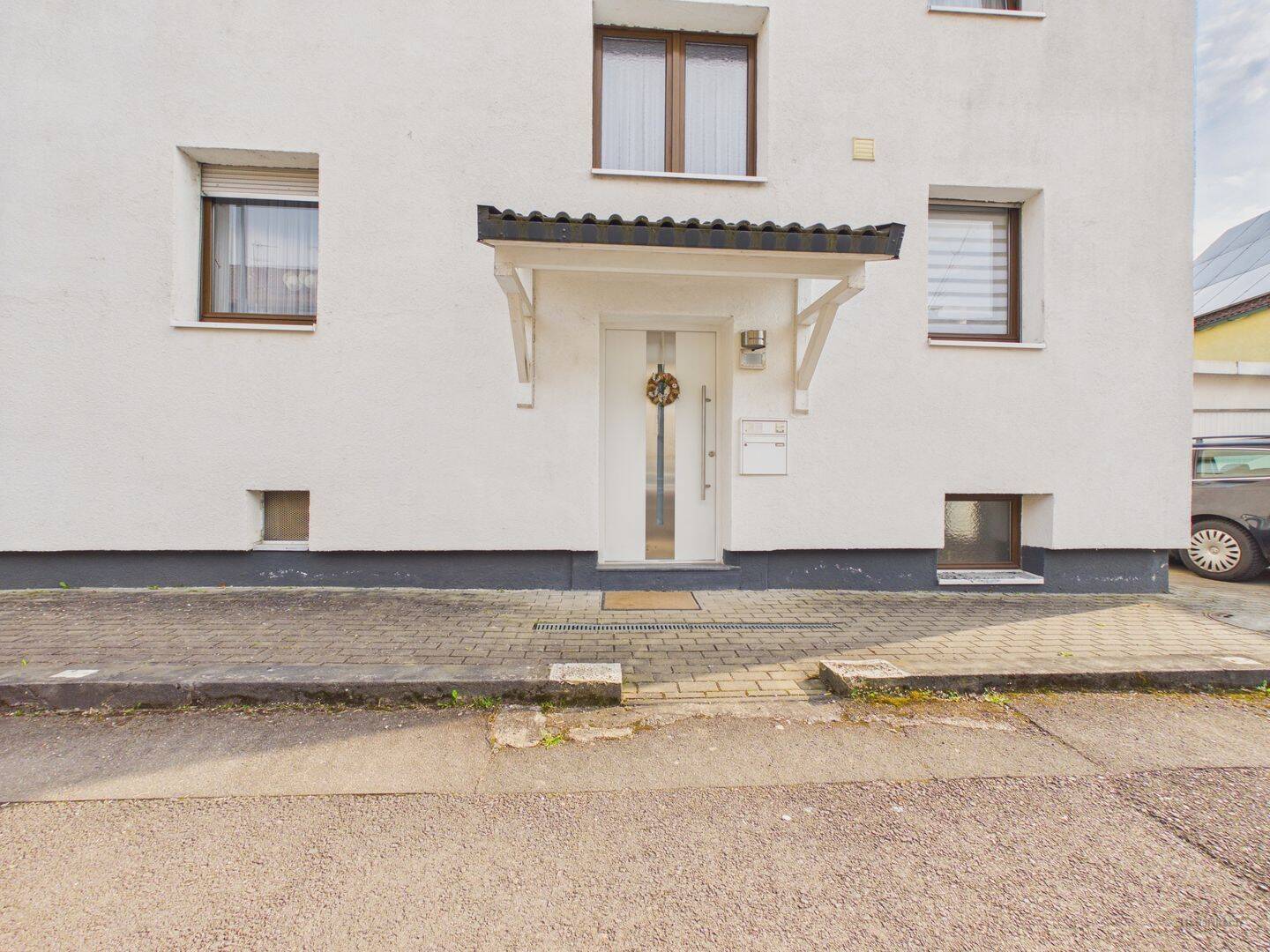 Ihr neues Zuhause mit Zukunft: Großzügiges 3-Familienhaus mit Potenzial (Variante) – Ebersbach an der Fils – Vorschaubild 2