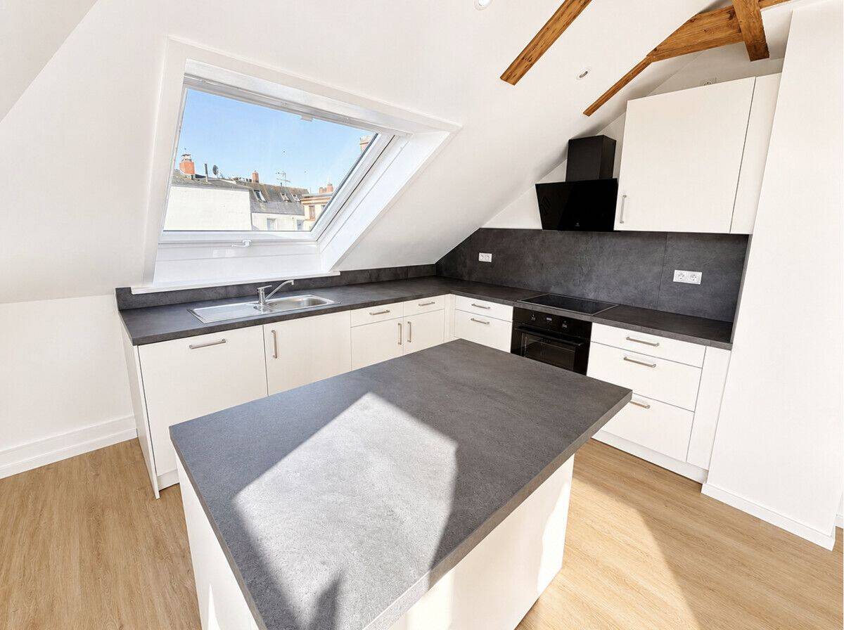 Freie sanierte 3-Zimmer-DG-Wohnung mit offenem Wohnkonzept in direkter Nähe zur Lübecker Altstadt! – Lübeck – Vorschaubild 3