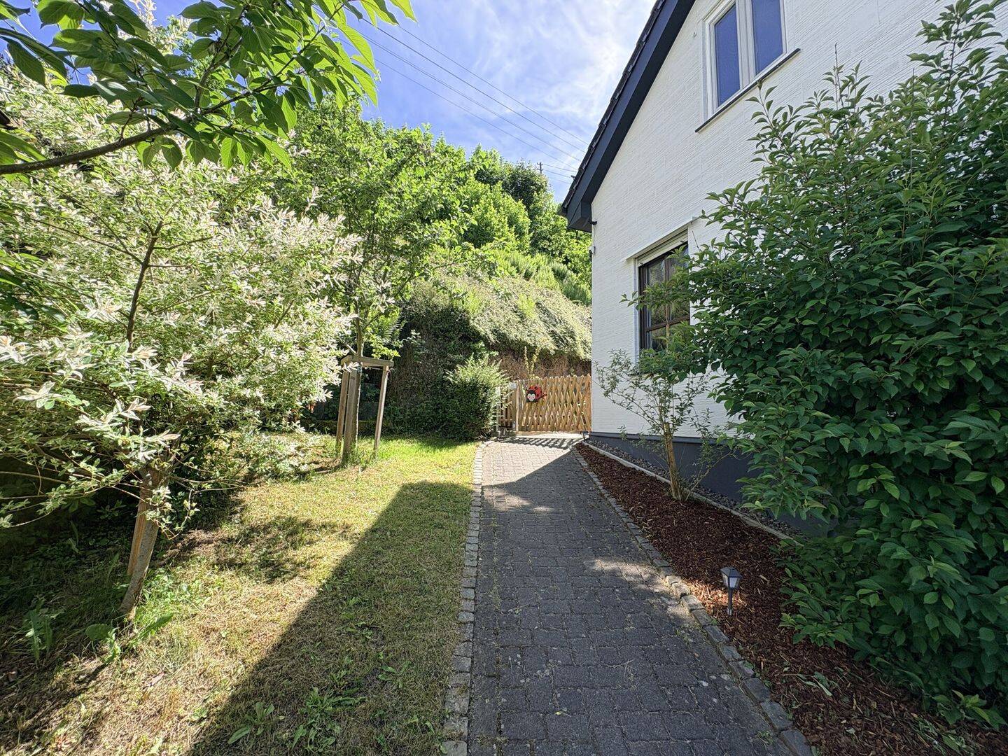 Modernisiertes Einfamilienhaus mit Garten und Garage in guter Zentrumslage! – Wissen – Vorschaubild 5