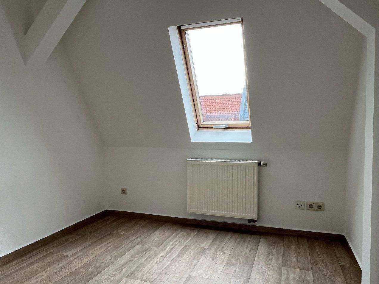 Bezugsfreie 2- bis 3-Zimmer Dachgeschoss-Wohnung in Jena-West – Jena – Vorschaubild 4