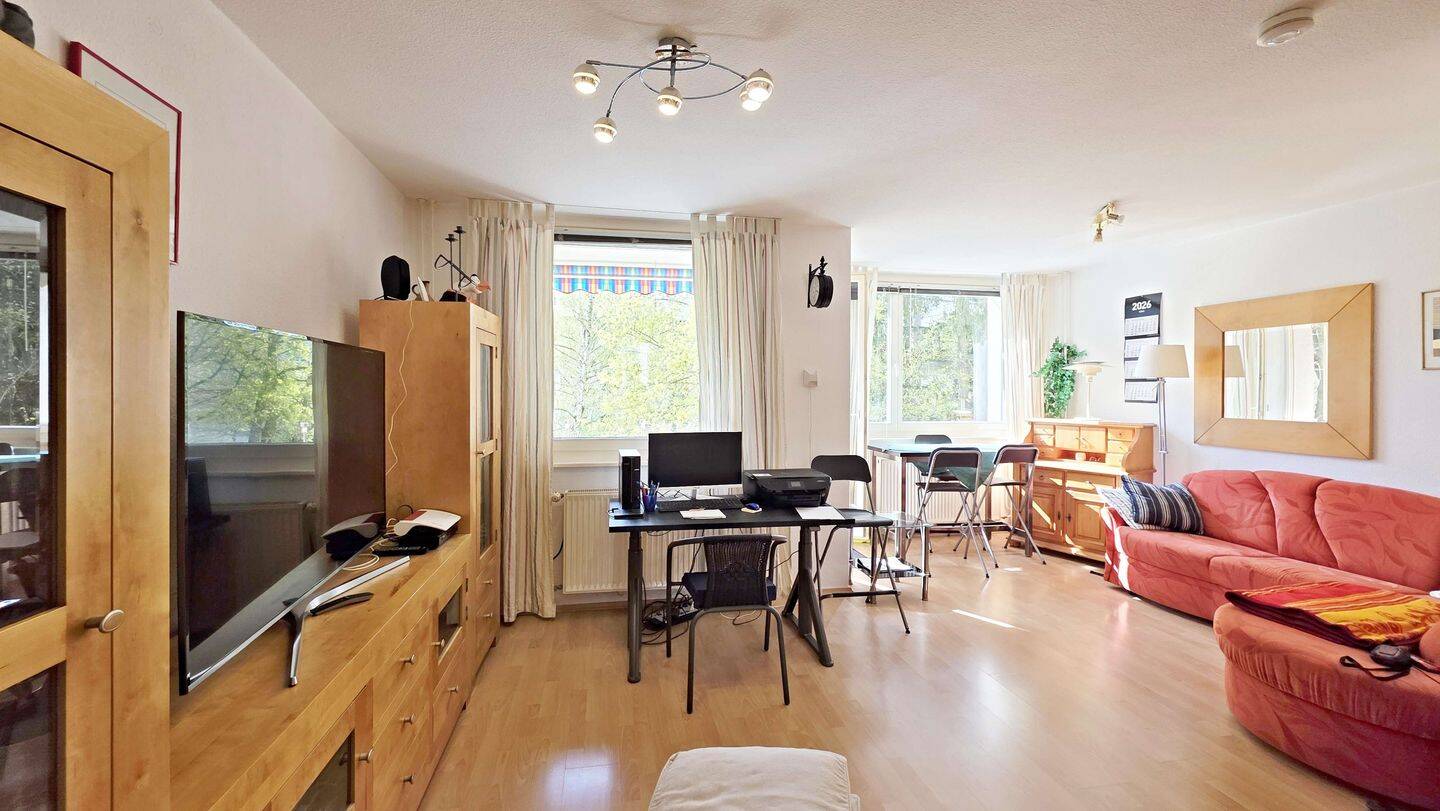 Freie 2-Zimmer-Wohnung mit West-Balkon, EBK und Stellplatz im grünen Zehlendorf-Süd!
