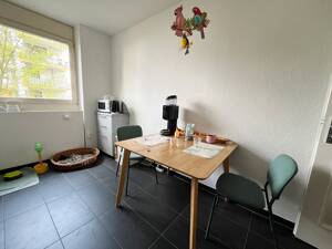 Hell & modern & viel Platz: 3 Zimmer mit Balkon, guter Schnitt, modernes Bad, Gäste-WC, Aufzug – 50968 Köln – Vorschaubild 4