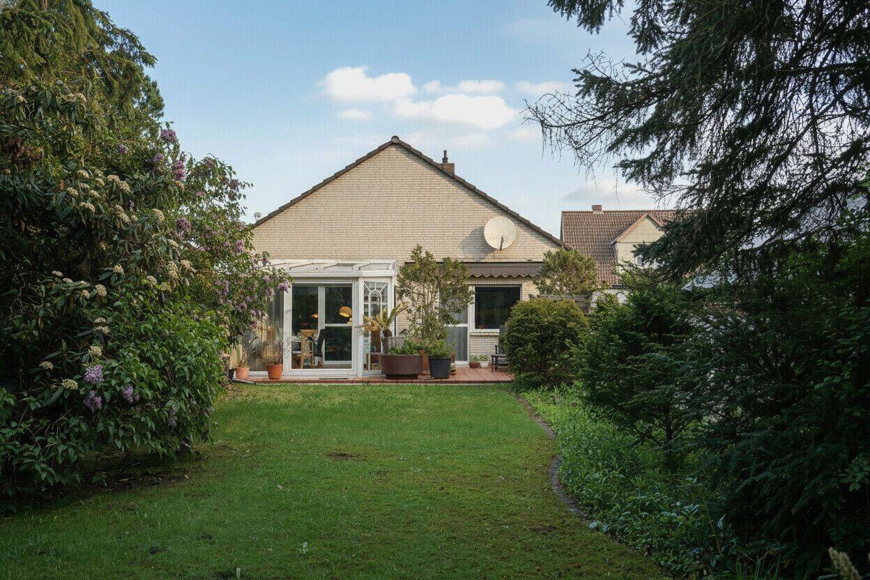 Solider Bungalow in ruhiger und zentraler Lage mit großem Eigentumsgrundstück
