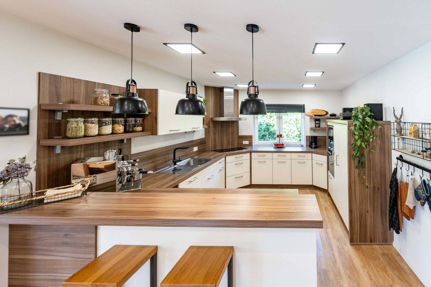 Exklusives Einfamilienhaus mit Studio, Sauna und traumhaftem Garten – Aurich – Vorschaubild 4